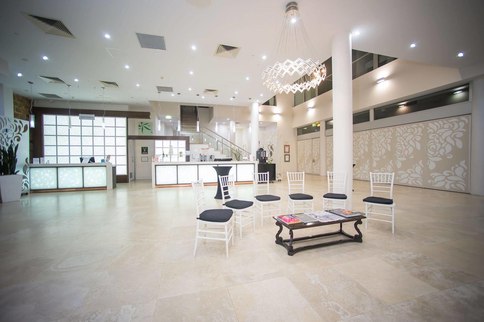 Sfera'S Park Suites & Convention Centre アデレード エクステリア 写真